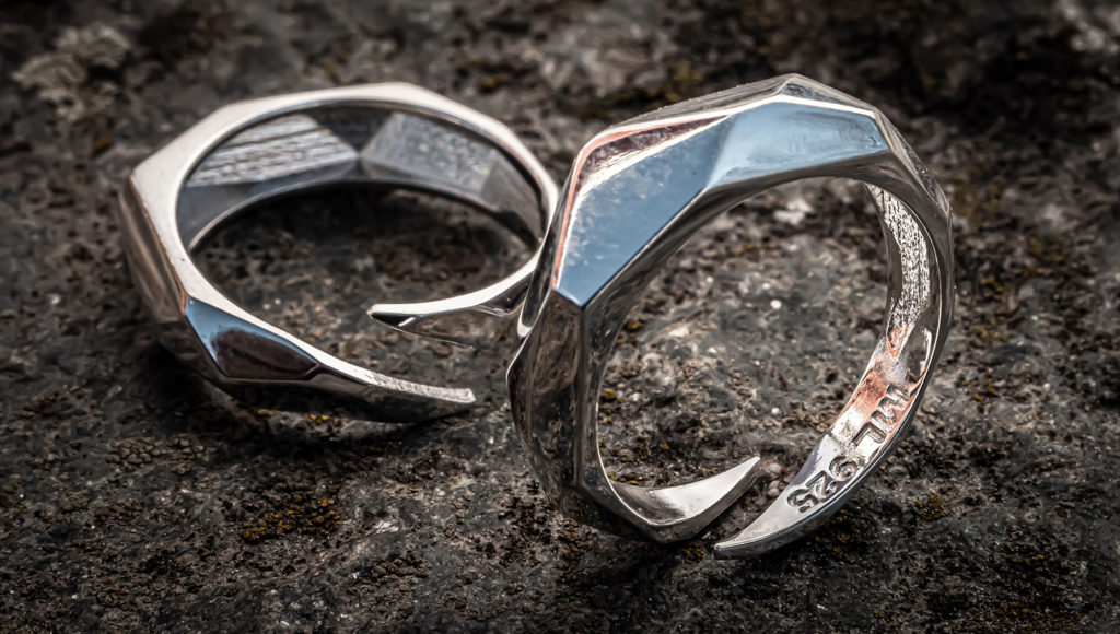Ringer i sølv fra smykkeserien Svalbard, fra Lilleberre ved designer Mari Lilleberre. Foto: Nilsson Cinematics