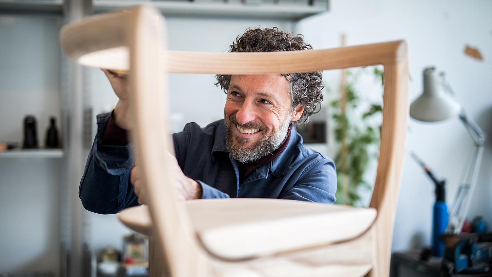 For noen år siden fant Philipp von Hase en gammel spinnestol på loppe­marked. Den ble utgangspunktet for en ny versjon, som han lager i eik og mahogni.