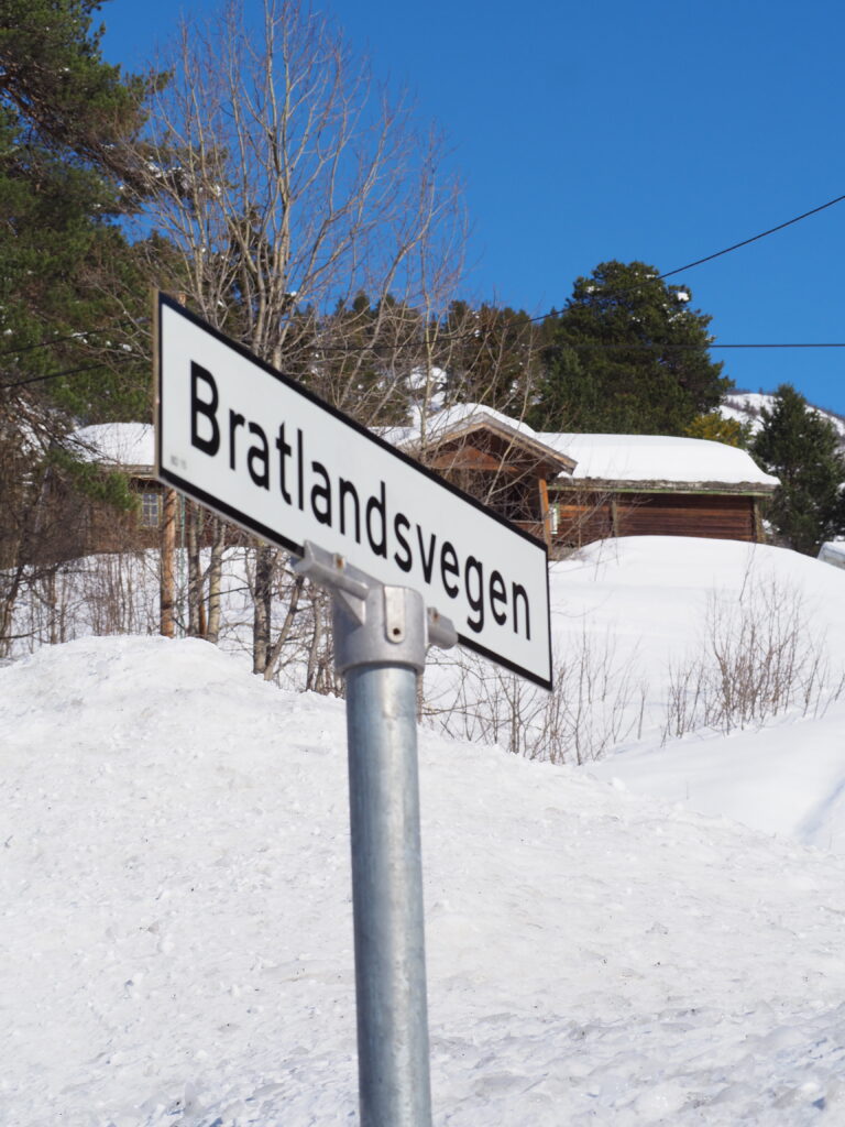 Familienavnet forblir på Edland. Men sølvsmia reises på Sørlandet.